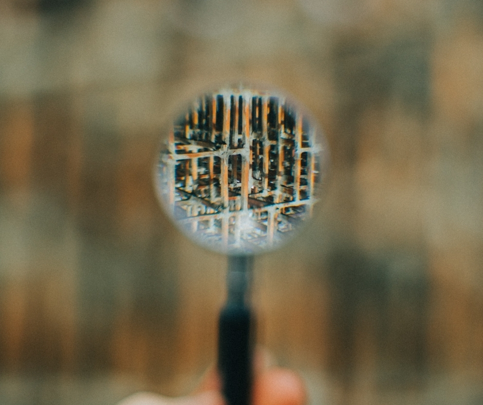 Magnifying Glass Reveals Small Connections